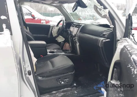 2023 Toyota 4Runner Sr5 Premium z USA, uszkodzony, nr VIN JTENU5JR2P6182744